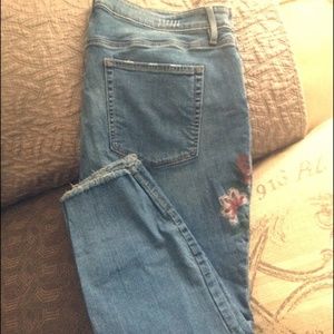 LOFT Plus Modern Skinny Distressed Jeans Size 20